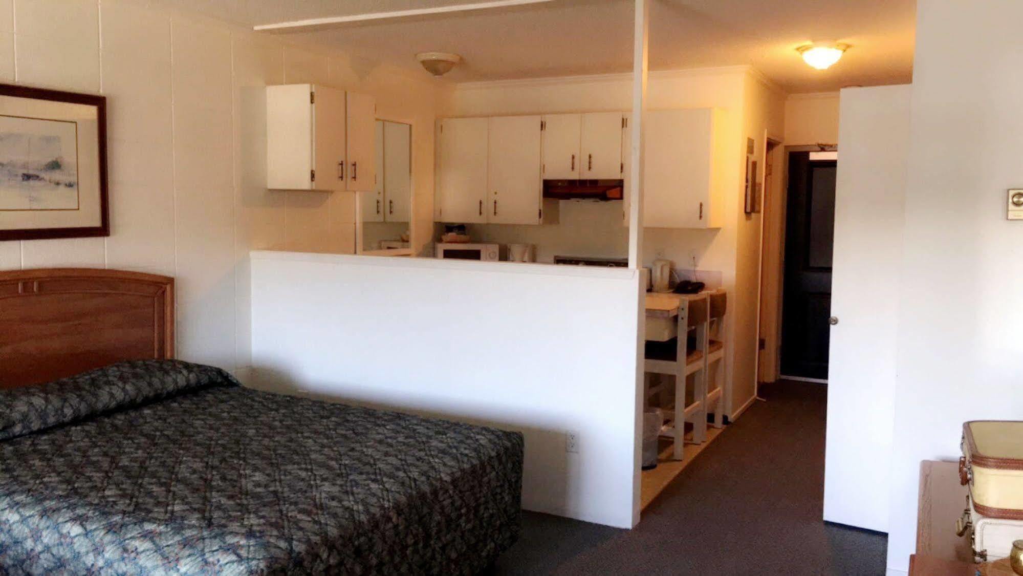 The Waterfront Suites And Marina Nanaimo Exteriör bild