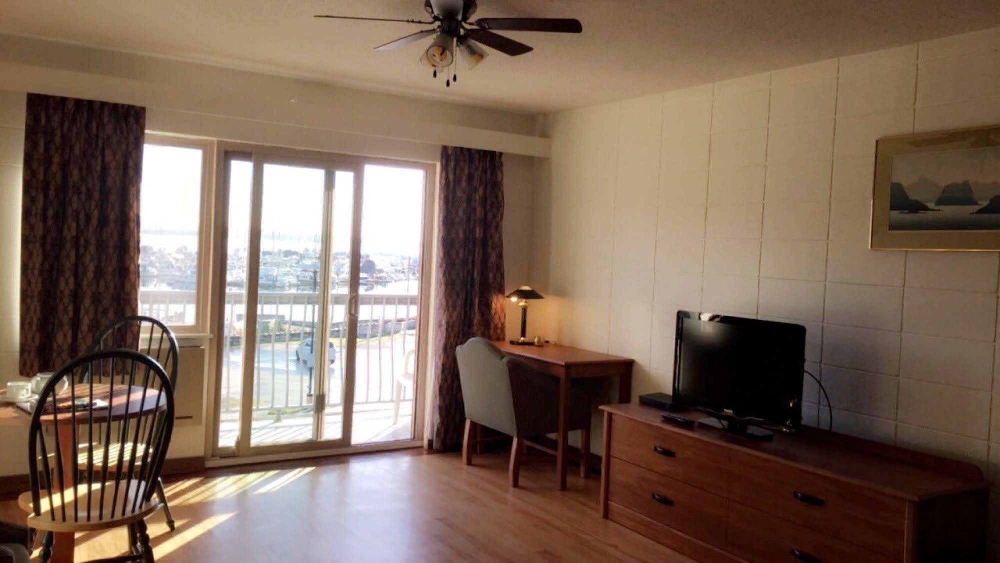 The Waterfront Suites And Marina Nanaimo Exteriör bild