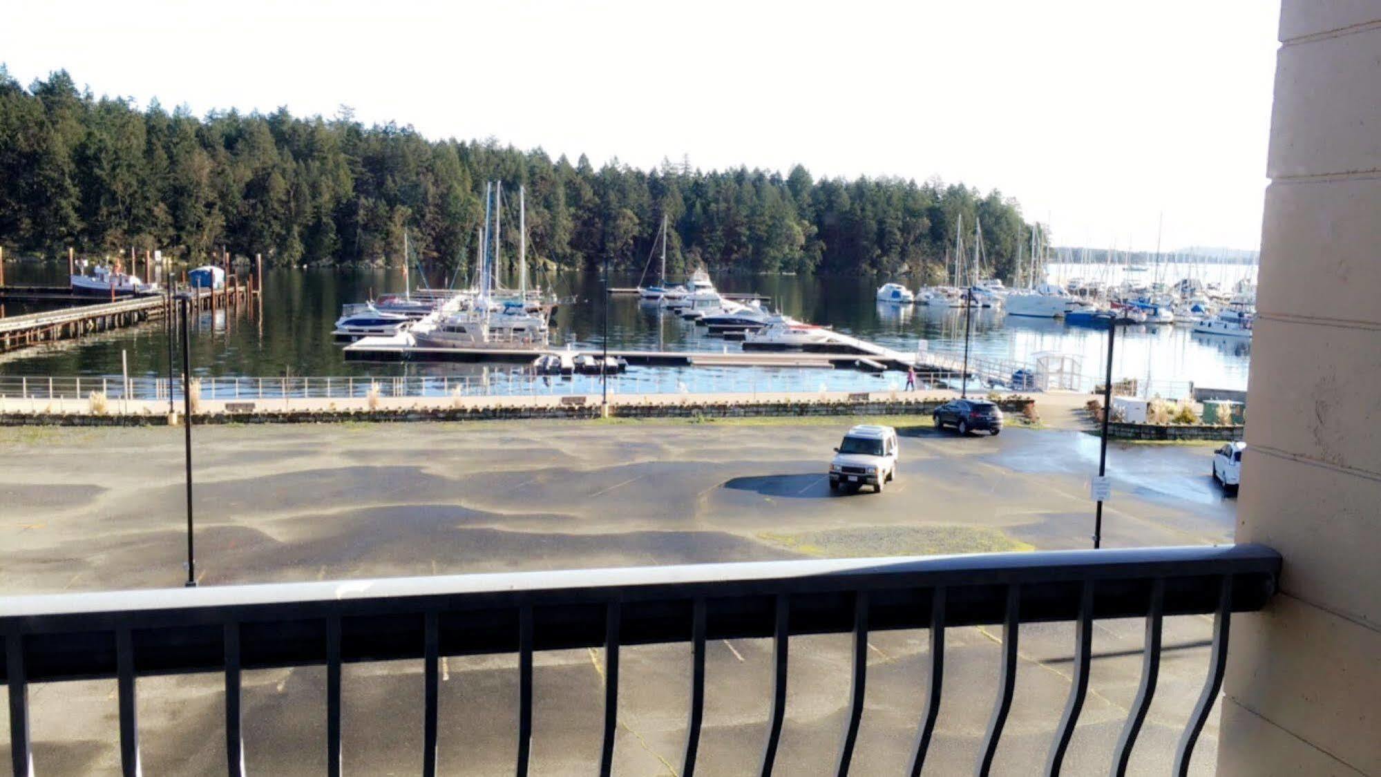 The Waterfront Suites And Marina Nanaimo Exteriör bild