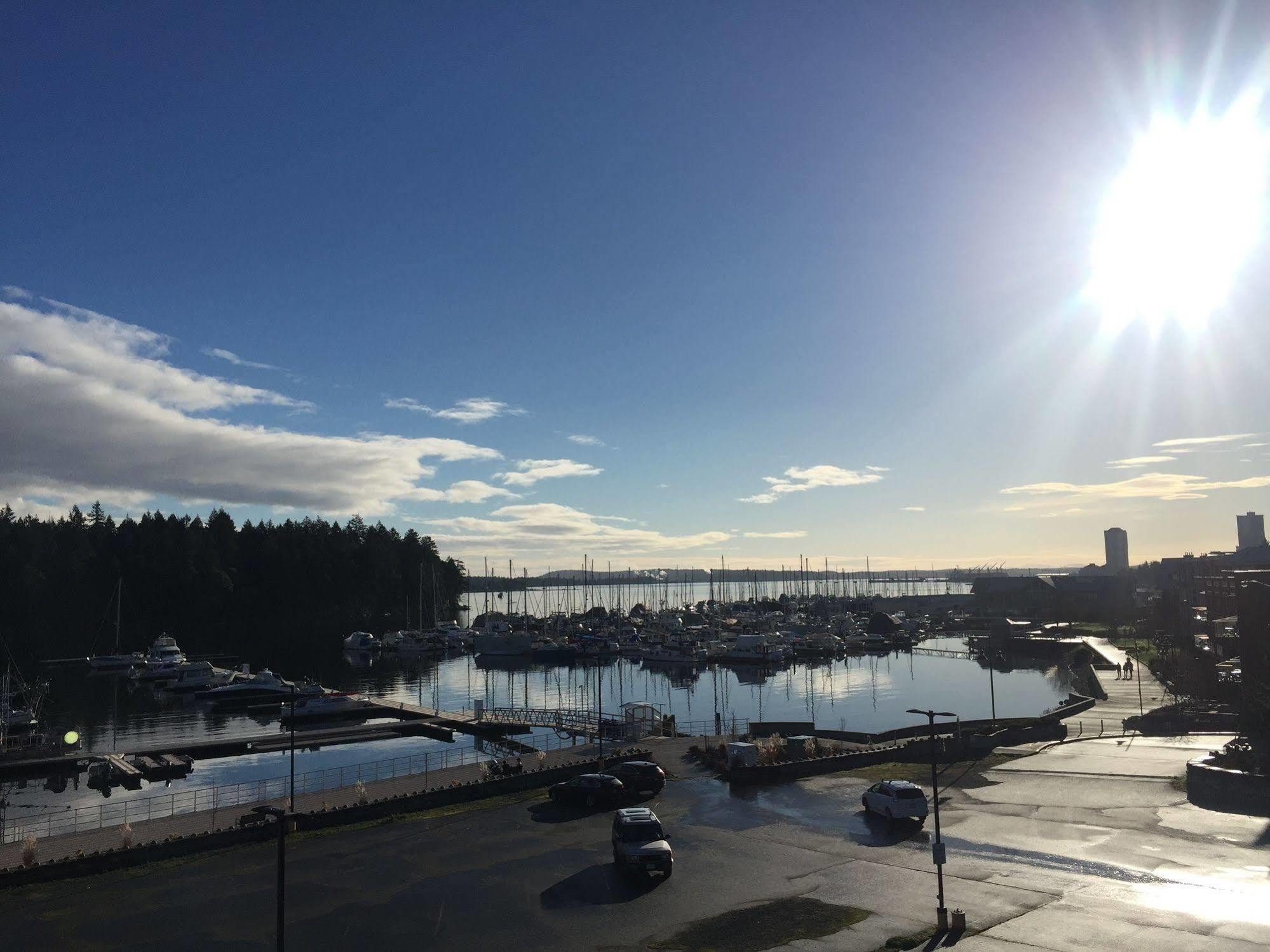 The Waterfront Suites And Marina Nanaimo Exteriör bild